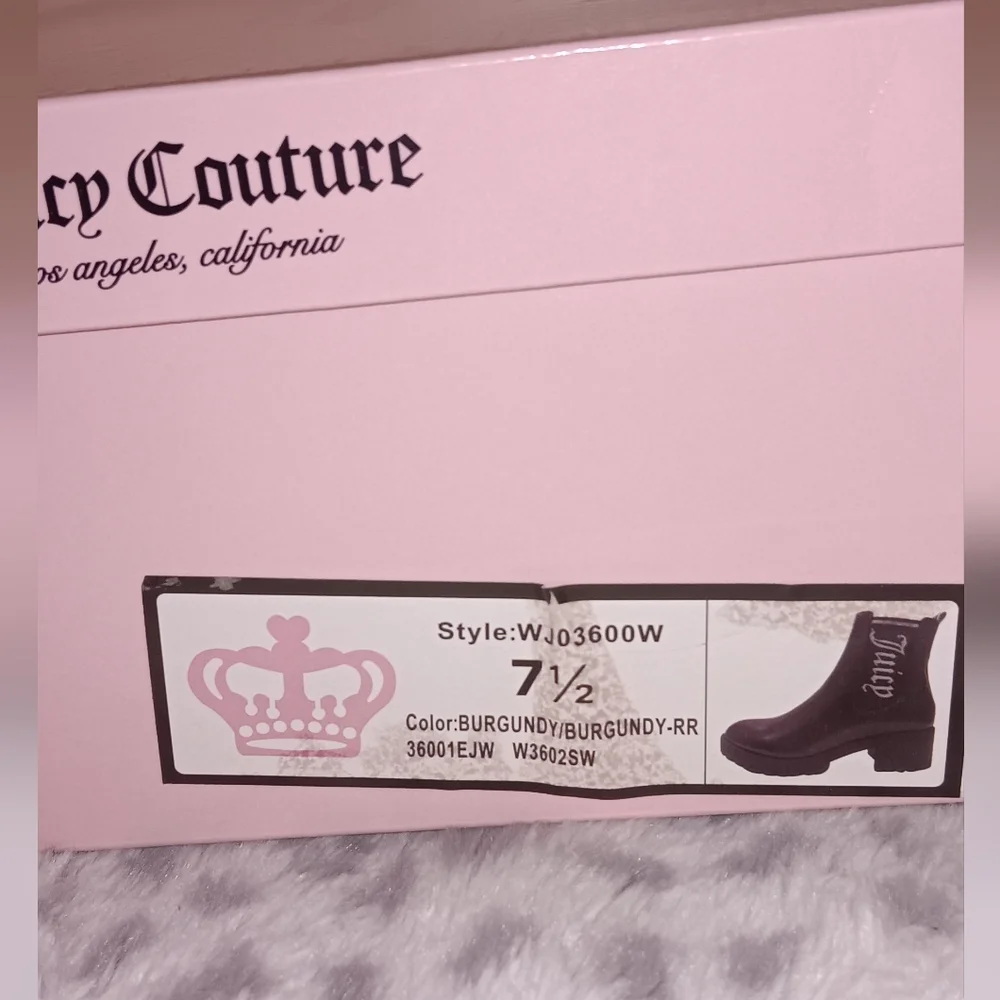 Juicy Couture One Up Chelsea Chunky Heel Burgundy Ankle Boots Women Size 7.5 - Picture 9 of 9